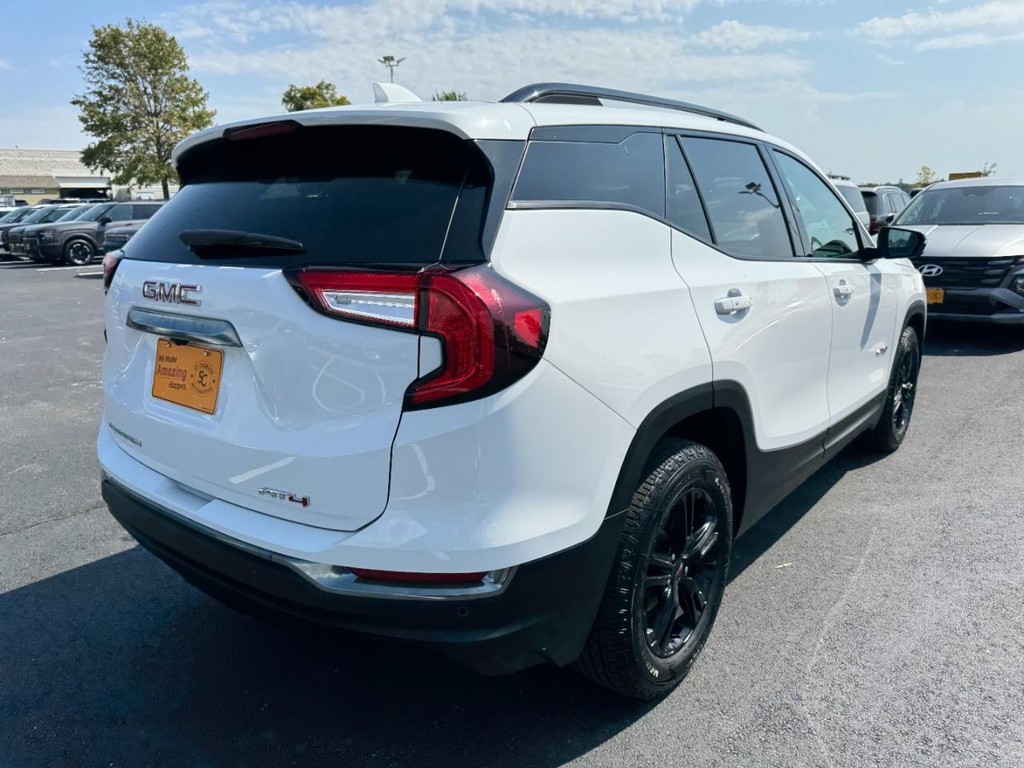 GMC Terrain Vehicle Full-screen Gallery Image 03