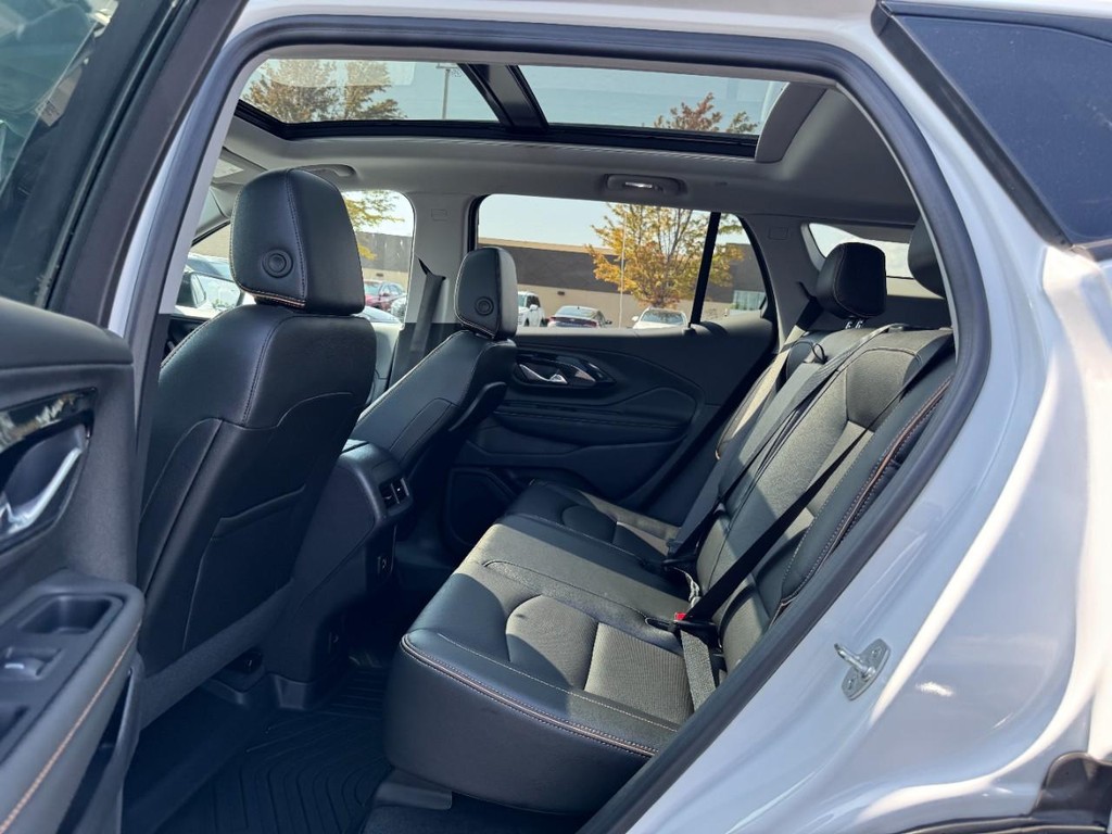 GMC Terrain Vehicle Full-screen Gallery Image 10