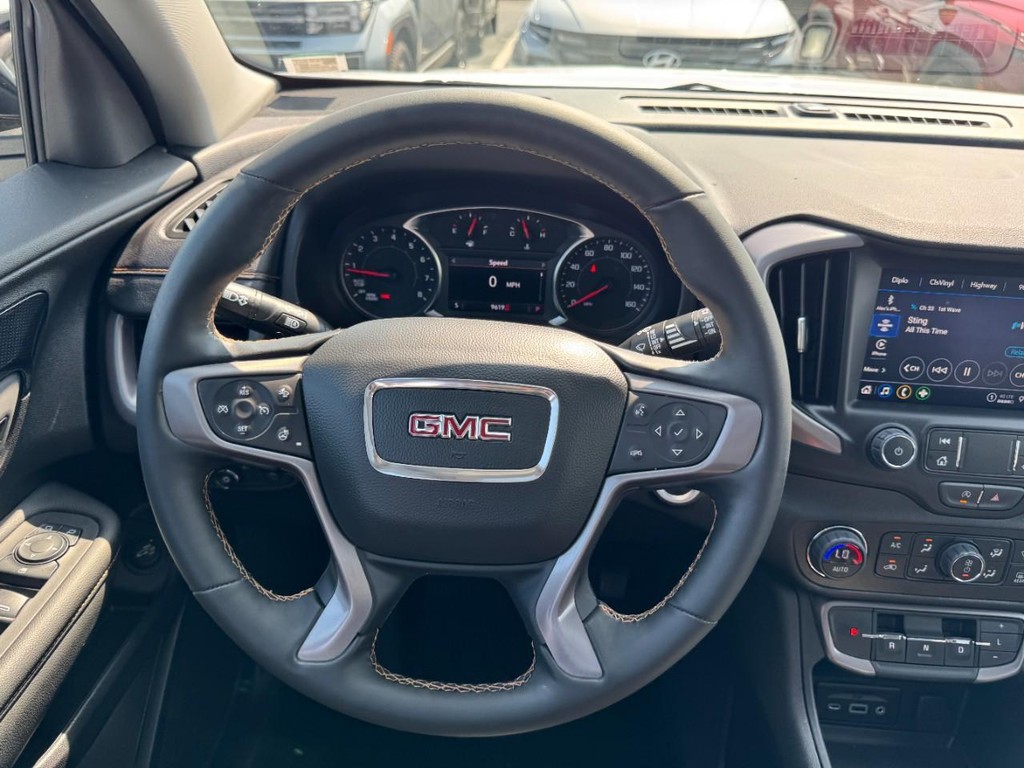 GMC Terrain Vehicle Full-screen Gallery Image 13