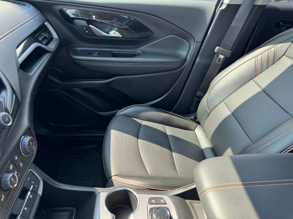 GMC Terrain Vehicle Full-screen Gallery Image 14