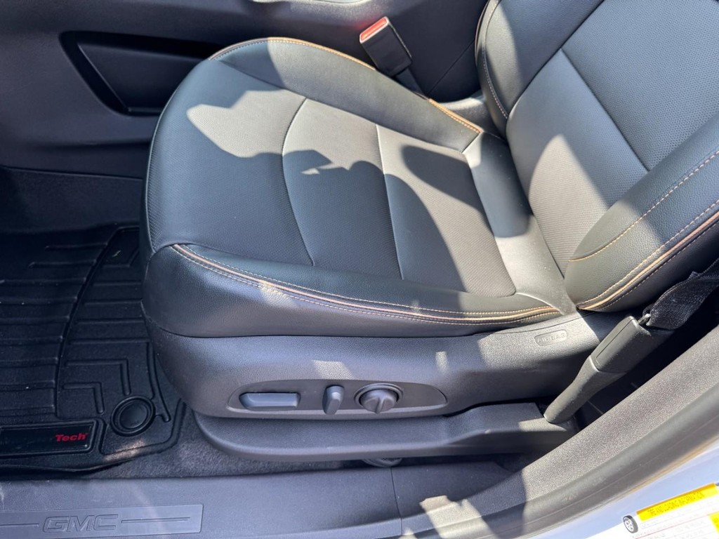 GMC Terrain Vehicle Full-screen Gallery Image 15