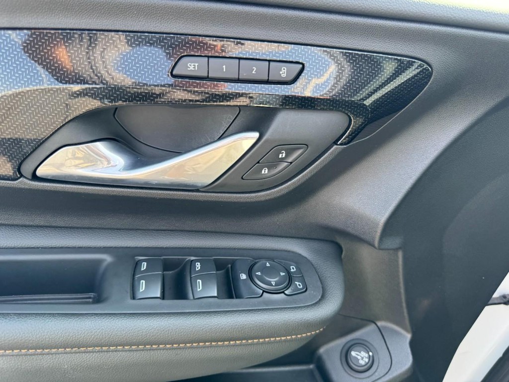 GMC Terrain Vehicle Full-screen Gallery Image 16
