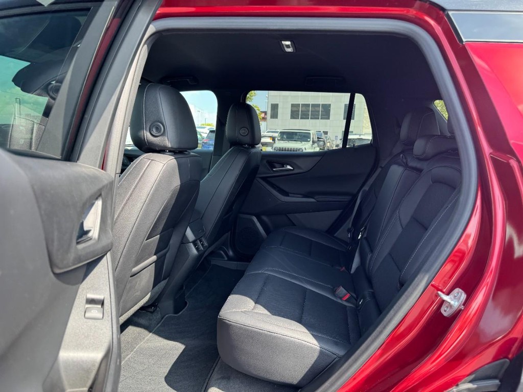 Chevrolet Equinox Vehicle Full-screen Gallery Image 10