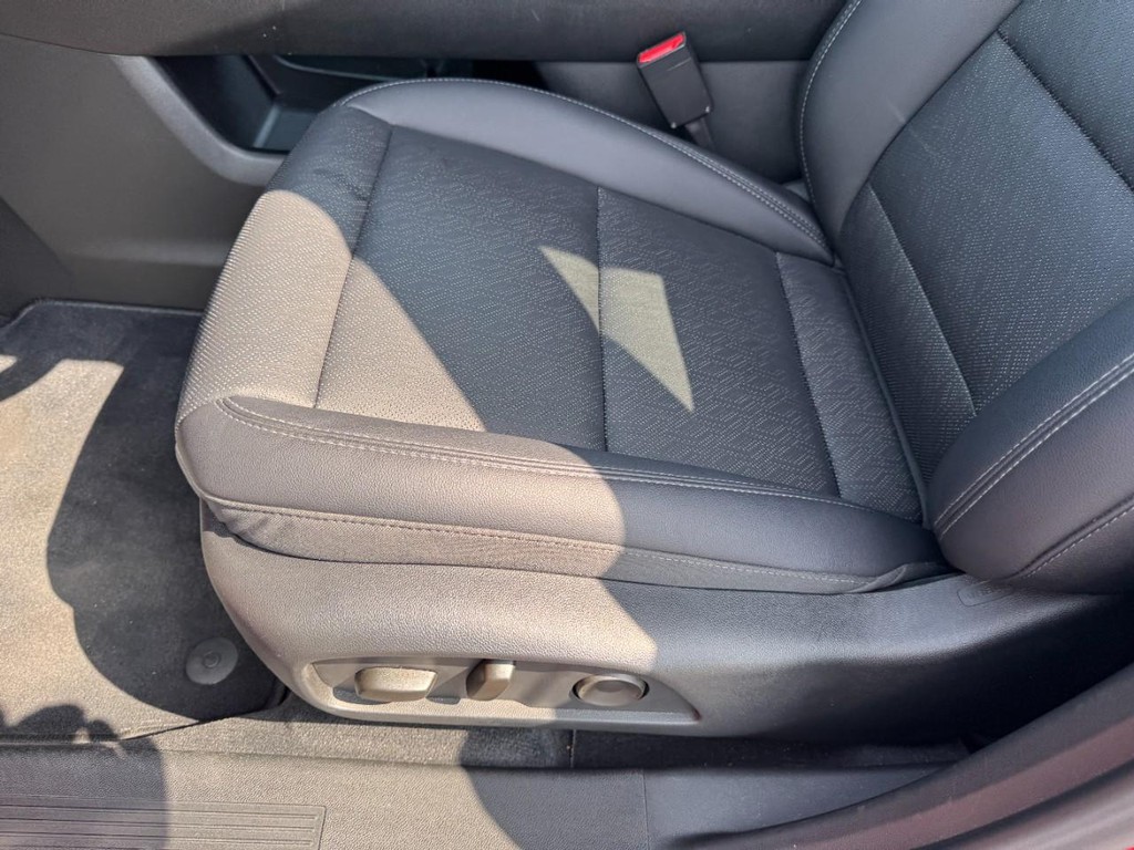 Chevrolet Equinox Vehicle Full-screen Gallery Image 14