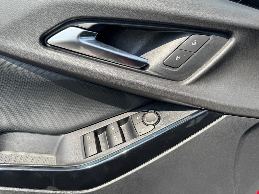 Chevrolet Equinox Vehicle Full-screen Gallery Image 15