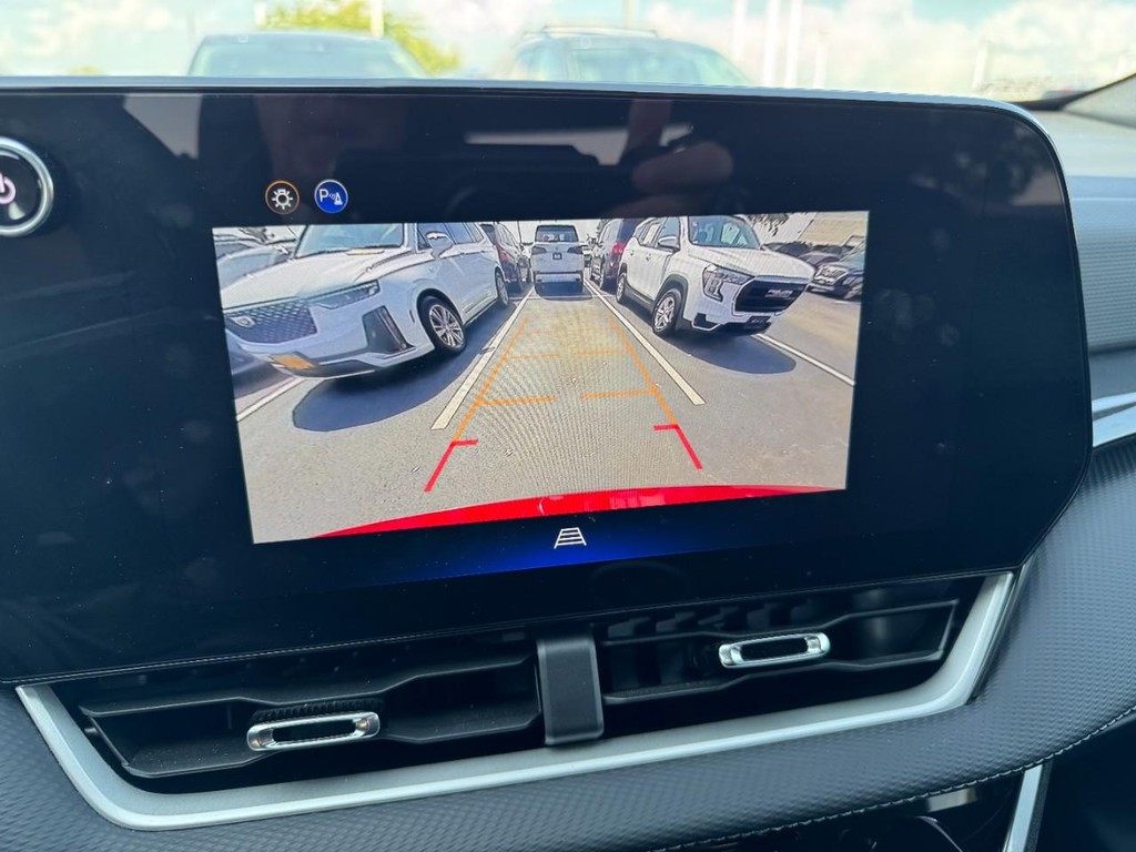 Chevrolet Equinox Vehicle Full-screen Gallery Image 21
