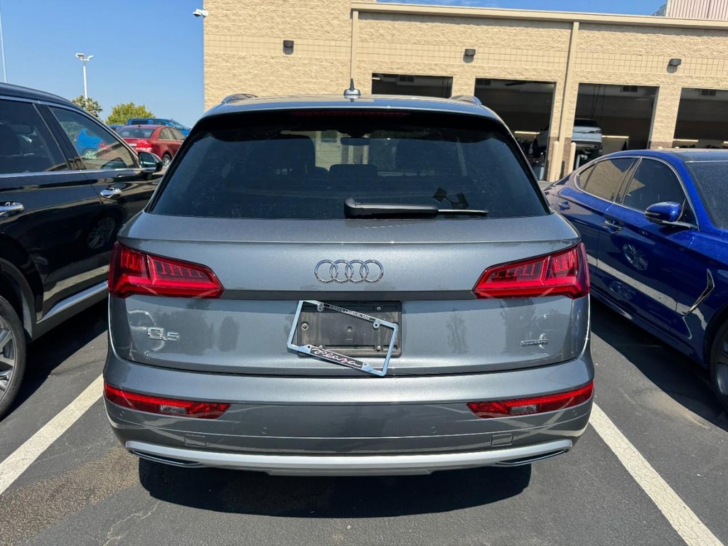 Audi Q5 Vehicle Full-screen Gallery Image 03