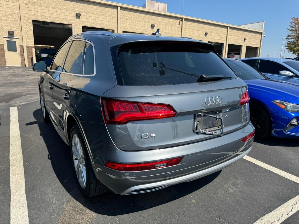 Audi Q5 Vehicle Full-screen Gallery Image 04