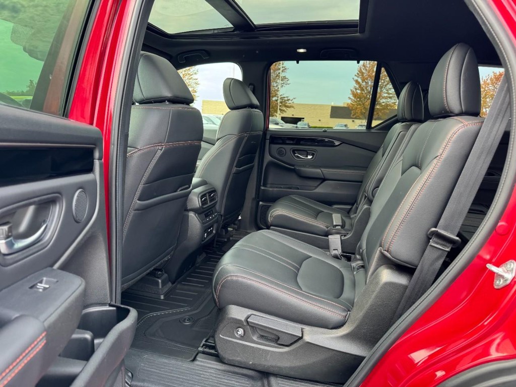 Honda Pilot Vehicle Full-screen Gallery Image 10