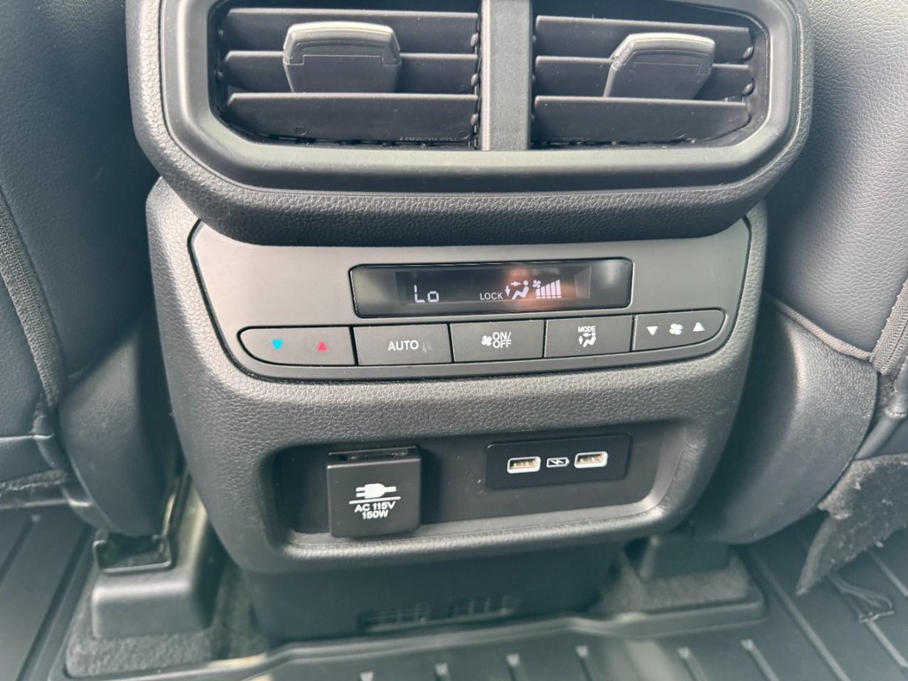Honda Pilot Vehicle Full-screen Gallery Image 12
