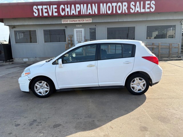 Nissan Versa Vehicle Full-screen Gallery Image 02