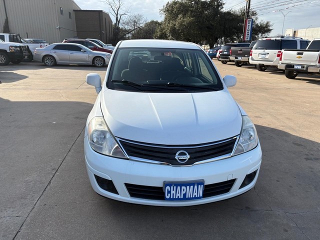 Nissan Versa Vehicle Full-screen Gallery Image 08