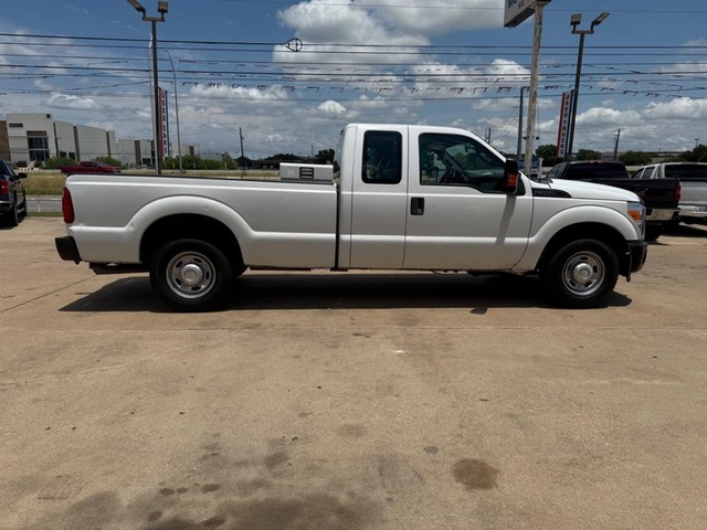 Ford Super Duty F-250 SRW Vehicle Full-screen Gallery Image 06