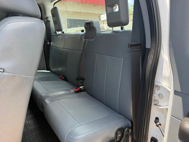 Ford Super Duty F-250 SRW Vehicle Full-screen Gallery Image 11