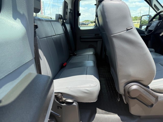 Ford Super Duty F-250 SRW Vehicle Full-screen Gallery Image 13