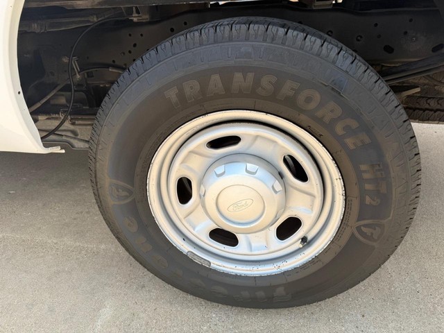 Ford Super Duty F-250 SRW Vehicle Full-screen Gallery Image 15