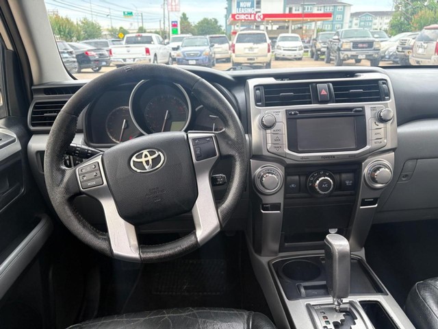 Toyota 4Runner Vehicle Full-screen Gallery Image 10