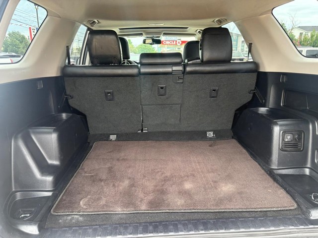 Toyota 4Runner Vehicle Full-screen Gallery Image 12