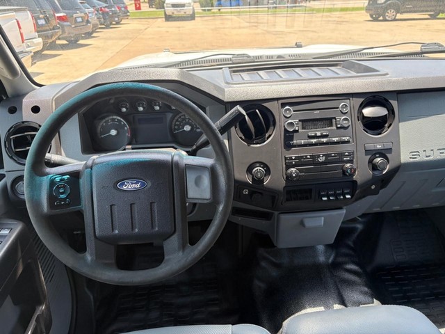 Ford Super Duty F-250 SRW Vehicle Full-screen Gallery Image 10