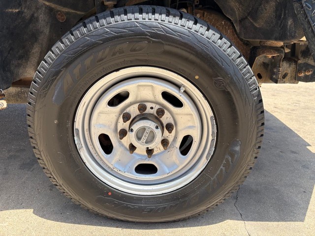 Ford Super Duty F-250 SRW Vehicle Full-screen Gallery Image 15