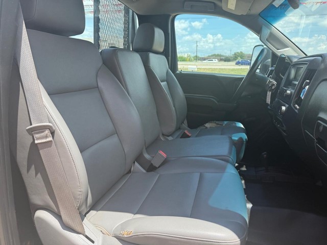 Chevrolet Silverado 3500HD Vehicle Full-screen Gallery Image 11