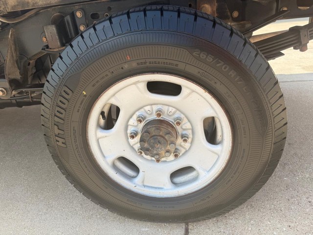 Chevrolet Silverado 3500HD Vehicle Full-screen Gallery Image 12