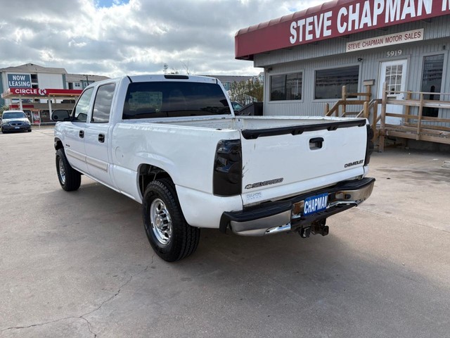 Chevrolet Silverado 2500 Crew Cab Vehicle Full-screen Gallery Image 03