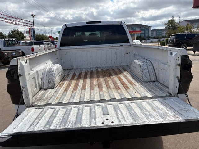 Chevrolet Silverado 2500 Crew Cab Vehicle Full-screen Gallery Image 11