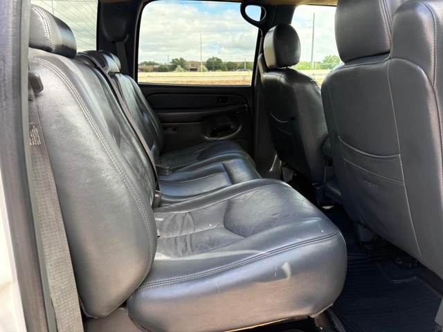 Chevrolet Silverado 2500 Crew Cab Vehicle Full-screen Gallery Image 12