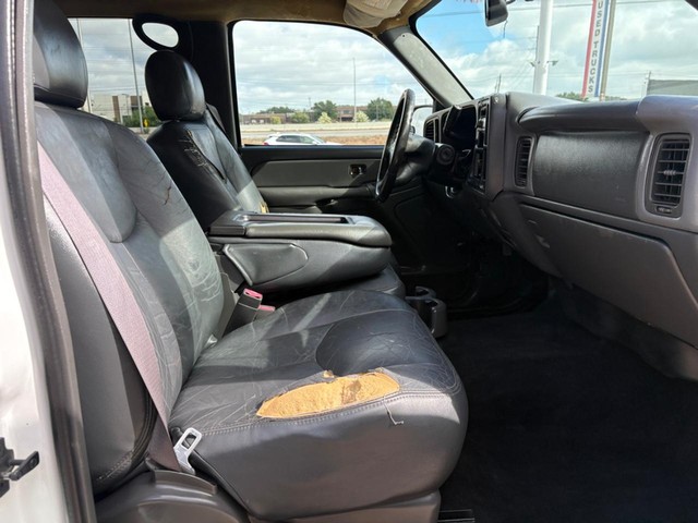 Chevrolet Silverado 2500 Crew Cab Vehicle Full-screen Gallery Image 13