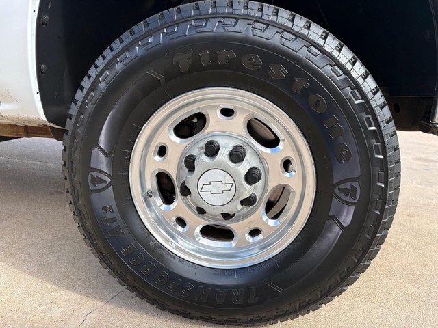 Chevrolet Silverado 2500 Crew Cab Vehicle Full-screen Gallery Image 14