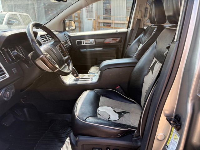 Lincoln MKX Vehicle Full-screen Gallery Image 09