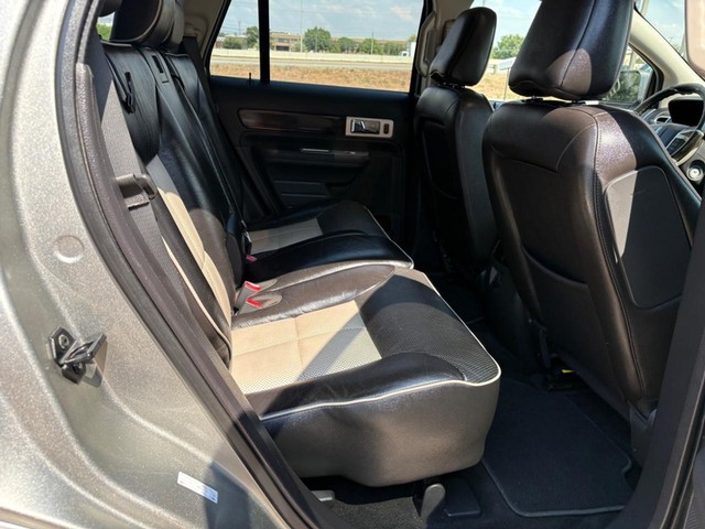 Lincoln MKX Vehicle Full-screen Gallery Image 13