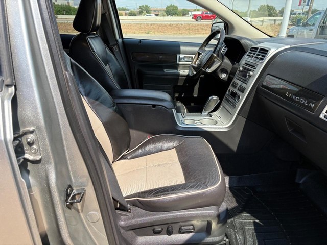 Lincoln MKX Vehicle Full-screen Gallery Image 14