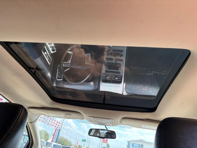 Lincoln MKX Vehicle Full-screen Gallery Image 15