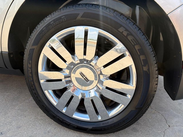 Lincoln MKX Vehicle Full-screen Gallery Image 17