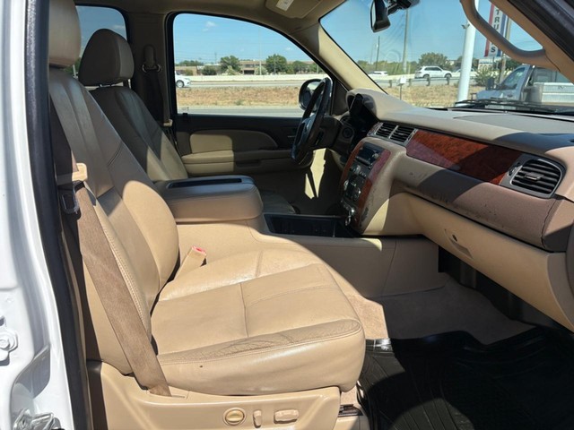 Chevrolet Tahoe Vehicle Full-screen Gallery Image 15