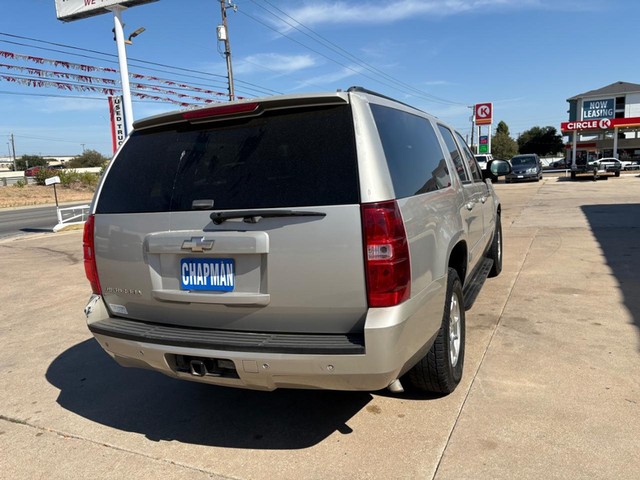 Chevrolet Suburban Vehicle Full-screen Gallery Image 05