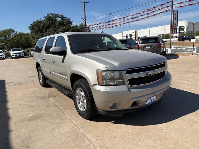 Chevrolet Suburban Vehicle Full-screen Gallery Image 07