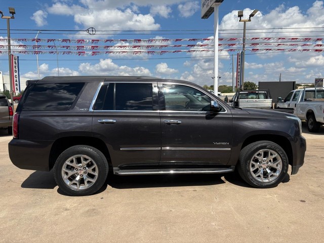 GMC Yukon Vehicle Full-screen Gallery Image 06