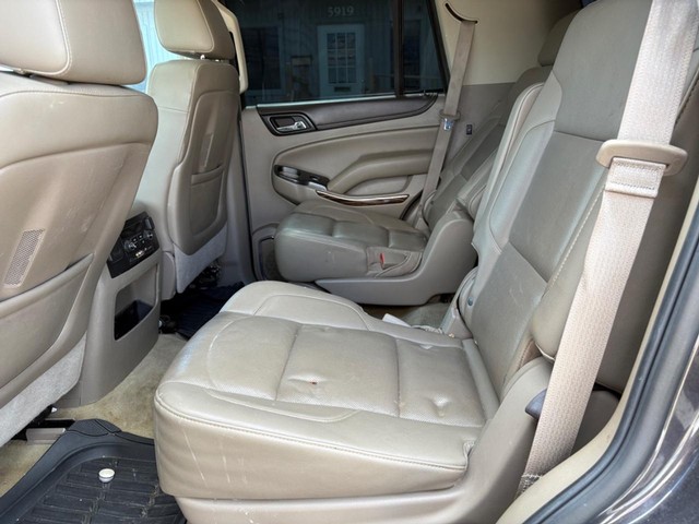 GMC Yukon Vehicle Full-screen Gallery Image 11