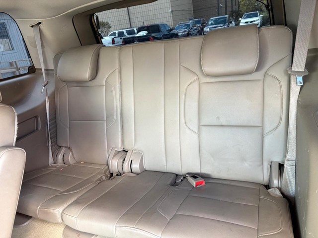 GMC Yukon Vehicle Full-screen Gallery Image 12