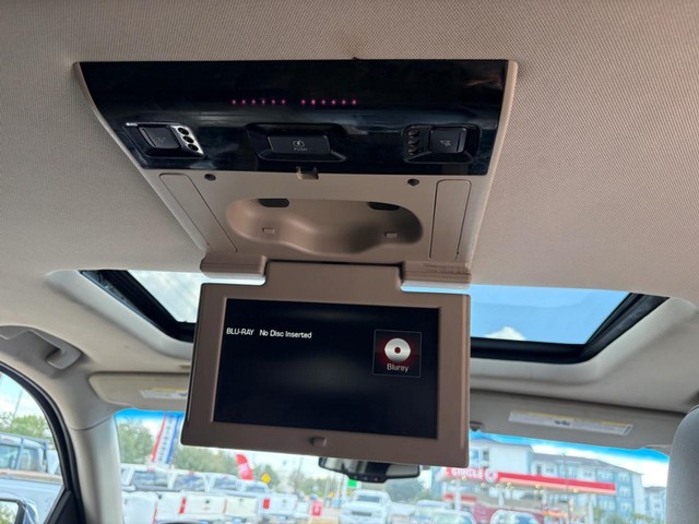 GMC Yukon Vehicle Full-screen Gallery Image 17