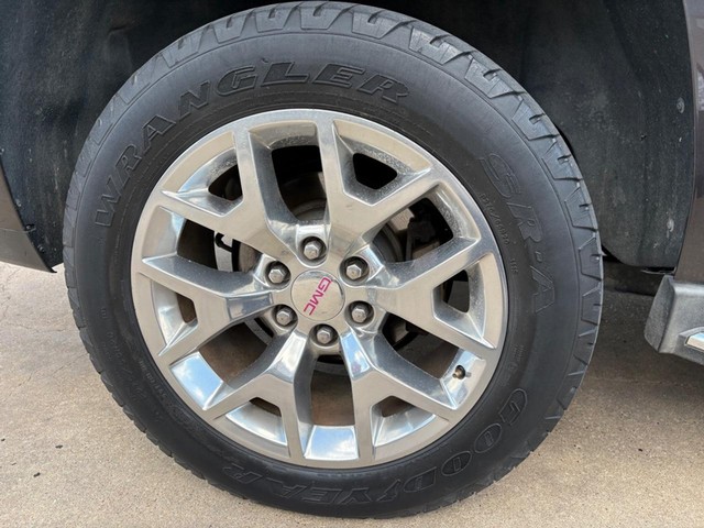 GMC Yukon Vehicle Full-screen Gallery Image 19