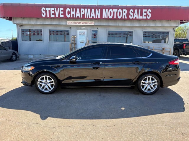 Ford Fusion Vehicle Full-screen Gallery Image 02