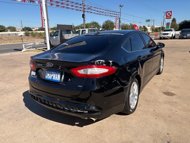 Ford Fusion Vehicle Full-screen Gallery Image 05