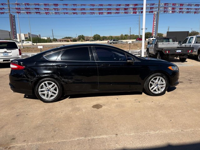 Ford Fusion Vehicle Full-screen Gallery Image 06