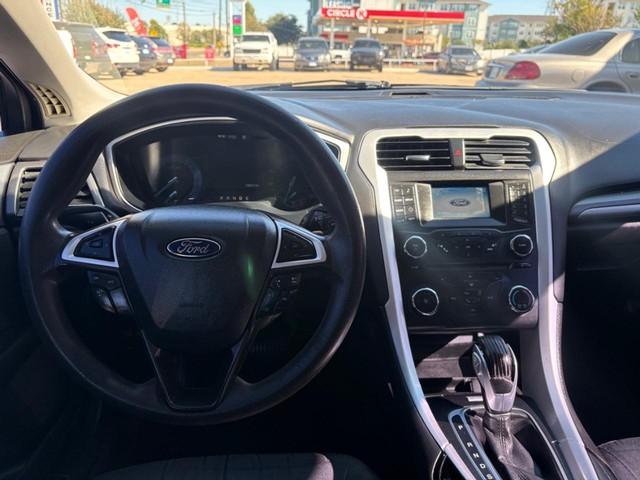 Ford Fusion Vehicle Full-screen Gallery Image 10