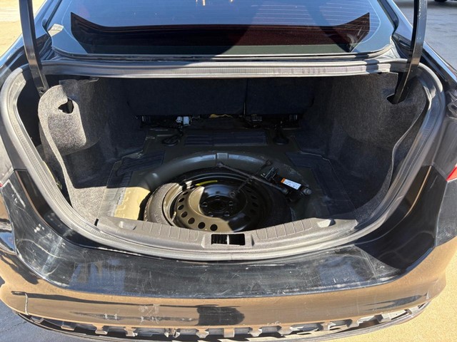 Ford Fusion Vehicle Full-screen Gallery Image 12