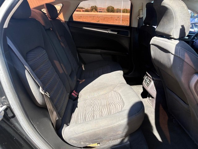 Ford Fusion Vehicle Full-screen Gallery Image 13